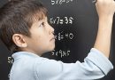 crianca-aprendendo-matematica-lousa