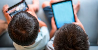 “Déficit de Natureza — Como a falta de atividades ao ar livre amplifica os efeitos negativos das telas”